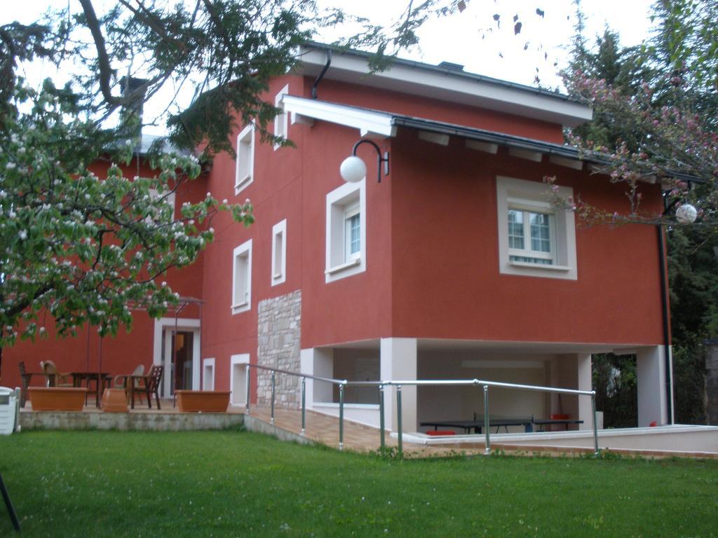 Hotel Chalet Puigdefabregas Хака Экстерьер фото